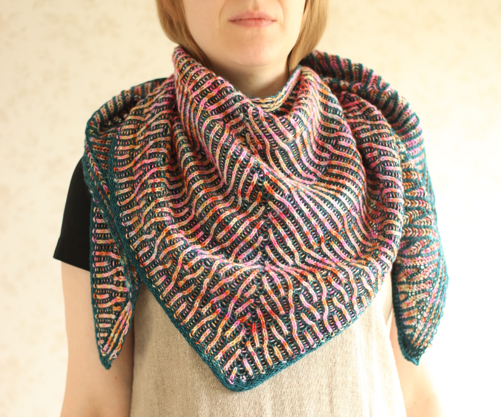 Humus shawl around the neck