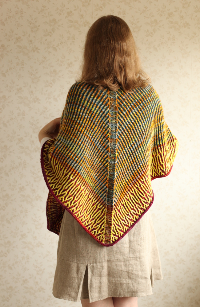 Honka shawl on the shoulders