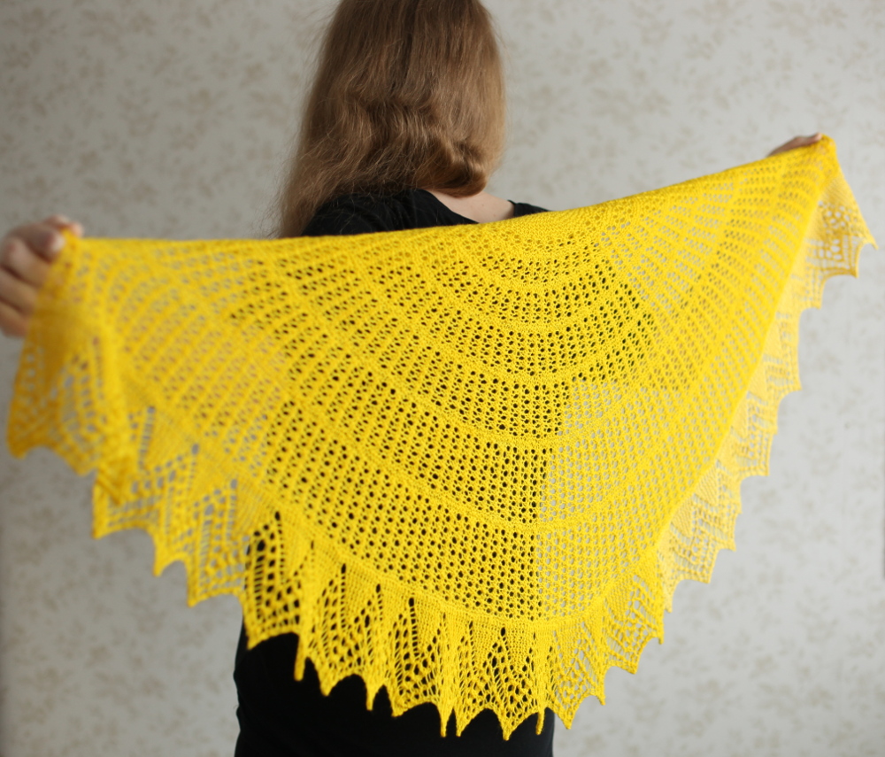 Halo shawl, yellow