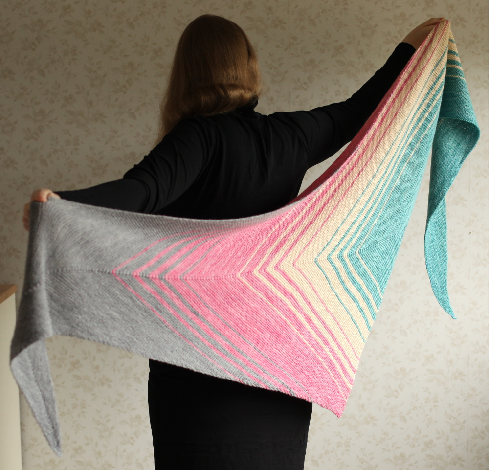 Vaski soi shawl spread out
