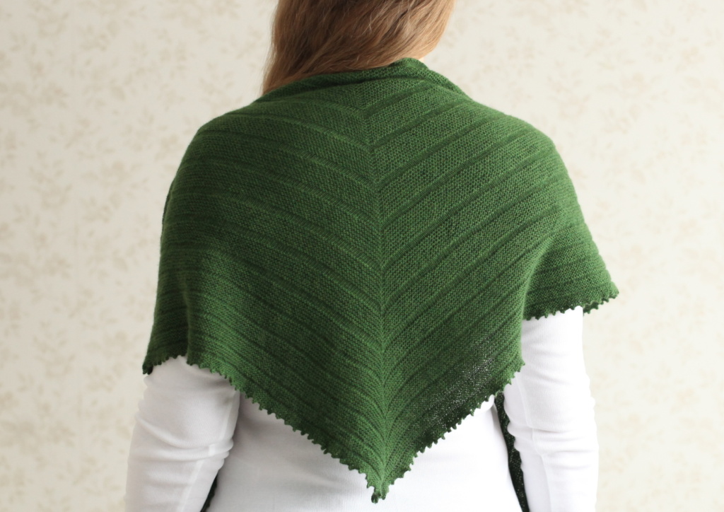 Nummi shawl on the shoulders